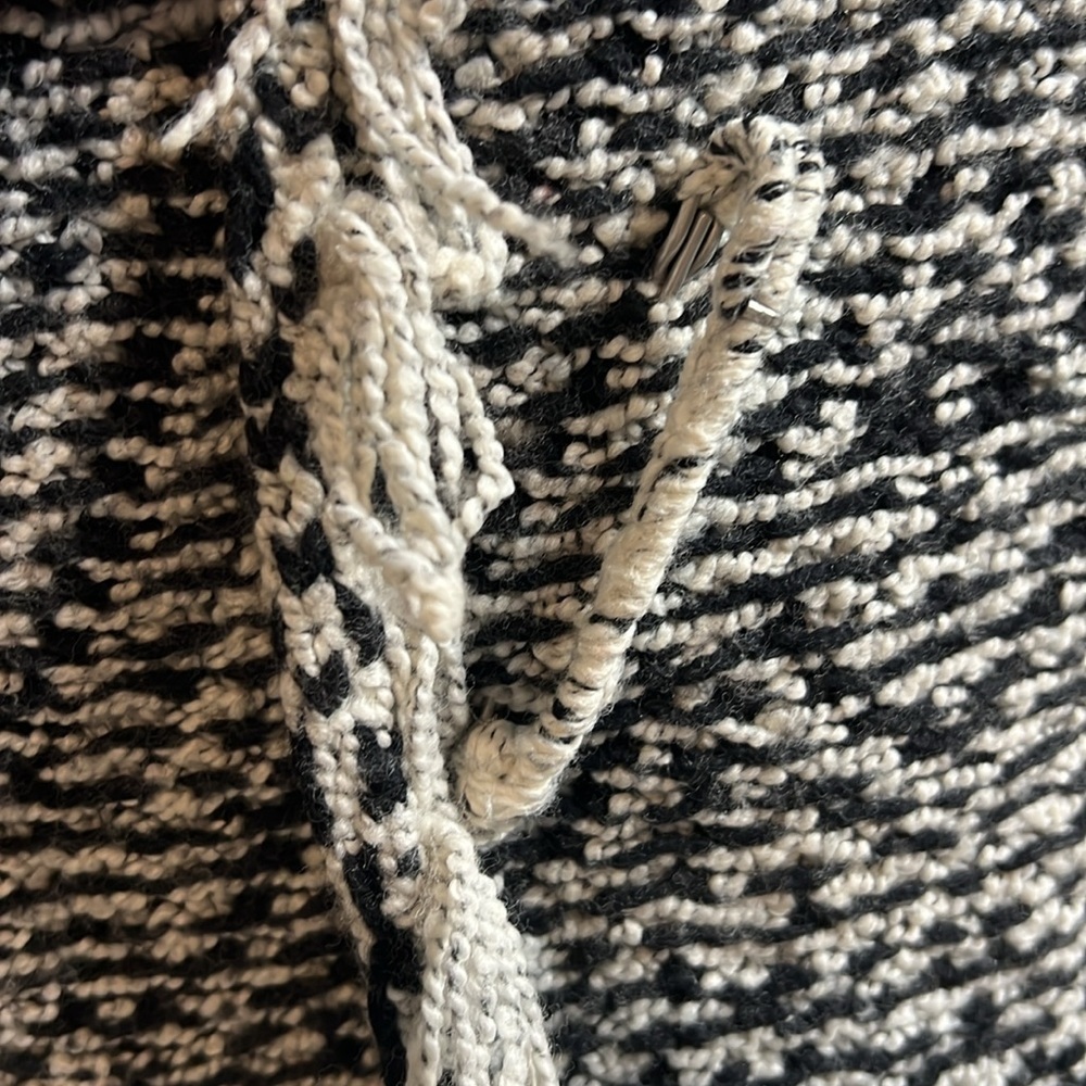 J. Jill Petite B&w Knit Cardigan with Tassels, Pockets, & Clip Closure - Size L - Picture 6 of 8